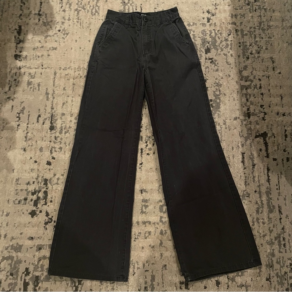 baggy black pants